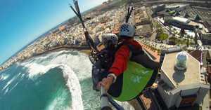 Volando en un biplaza sobre las canteras